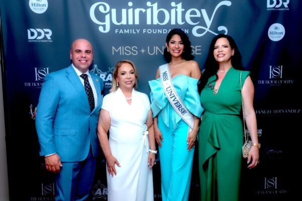 El candidato a sheriff José Aragú recibió el respaldo de la Miss Universe Sheinnys Palacios